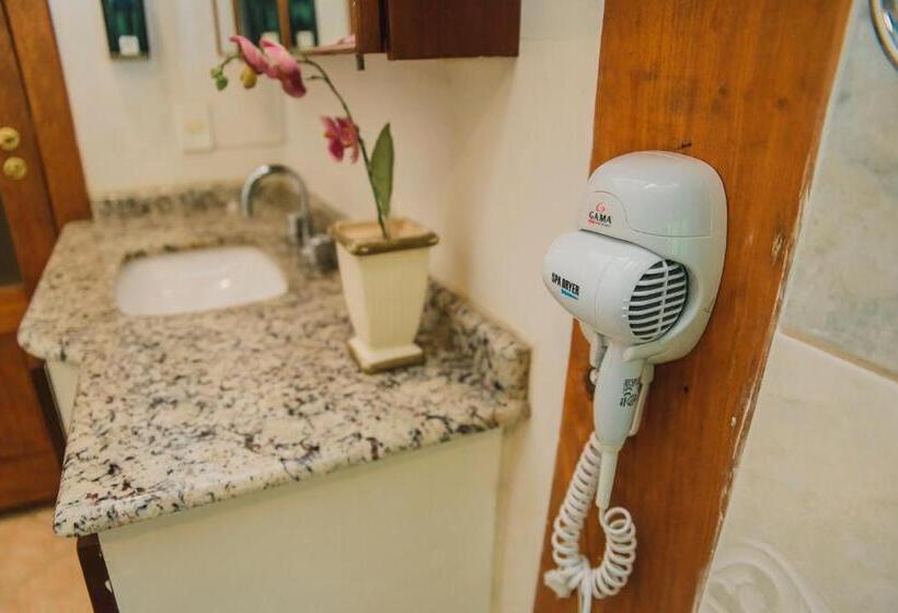 带花园景观的标准工作室, Espaço Tajj