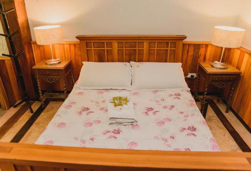 带花园景观的标准工作室, Espaço Tajj