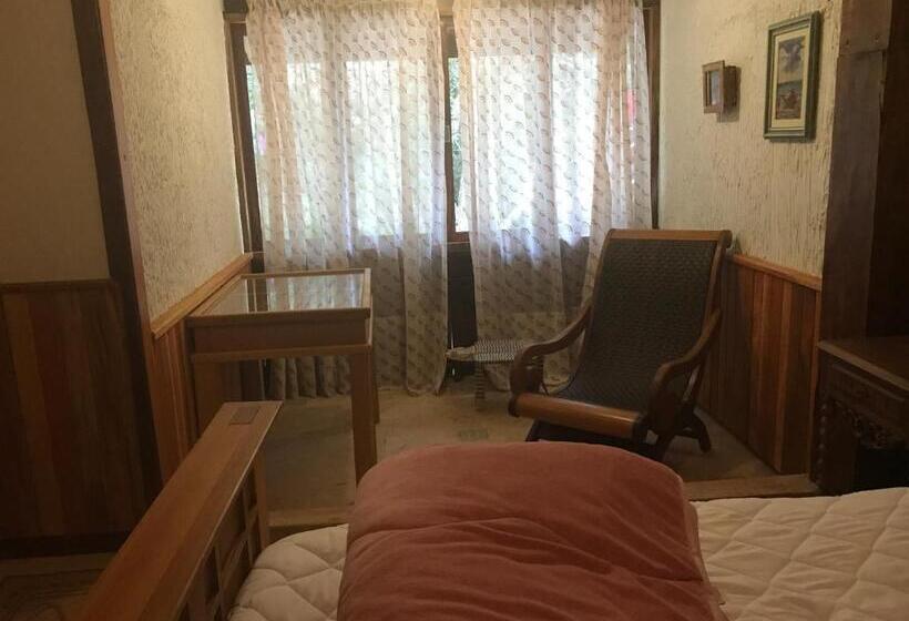 带花园景观的标准工作室, Espaço Tajj