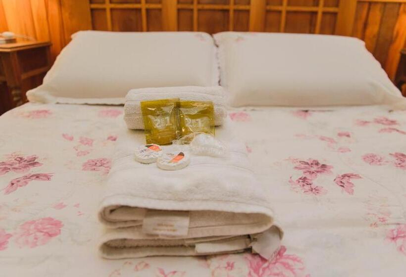 带花园景观的标准工作室, Espaço Tajj