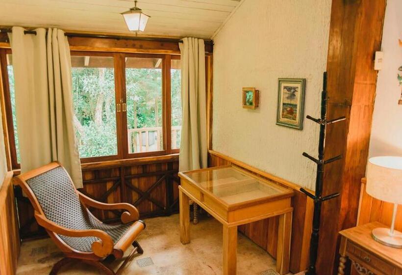 带花园景观的标准工作室, Espaço Tajj