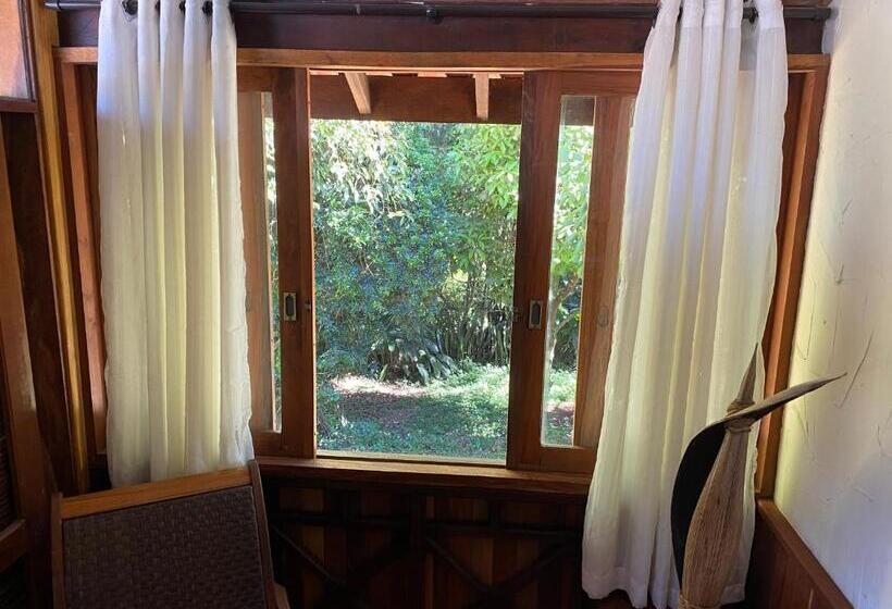 带花园景观的标准工作室, Espaço Tajj