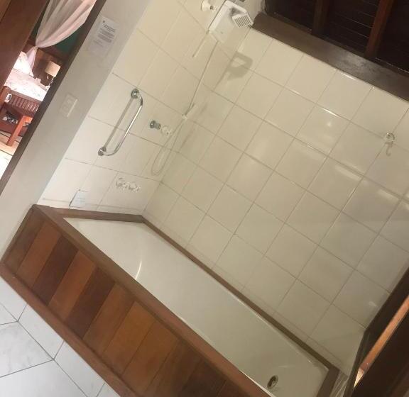 带按摩浴盆的套房, Espaço Tajj