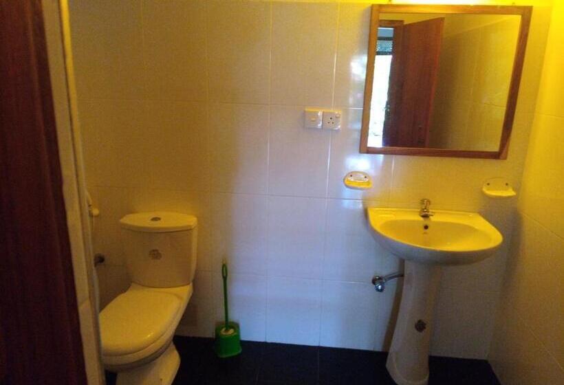 اتاق استاندارد چهارنفره با چشم‌انداز باغ, Sansala Guesthouse & Restaurant