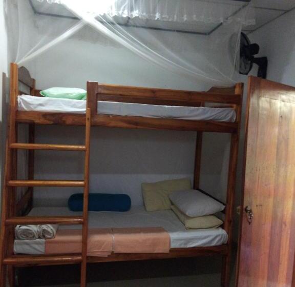 اتاق استاندارد چهارنفره با چشم‌انداز باغ, Sansala Guesthouse & Restaurant