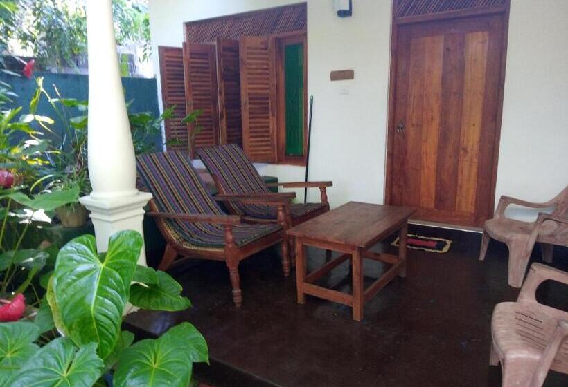 اتاق استاندارد چهارنفره با چشم‌انداز باغ, Sansala Guesthouse & Restaurant