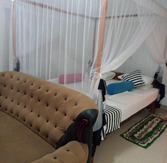 اتاق استاندارد چهارنفره با چشم‌انداز باغ, Sansala Guesthouse & Restaurant