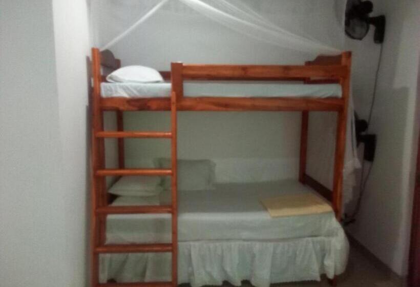 اتاق استاندارد چهارنفره با چشم‌انداز باغ, Sansala Guesthouse & Restaurant