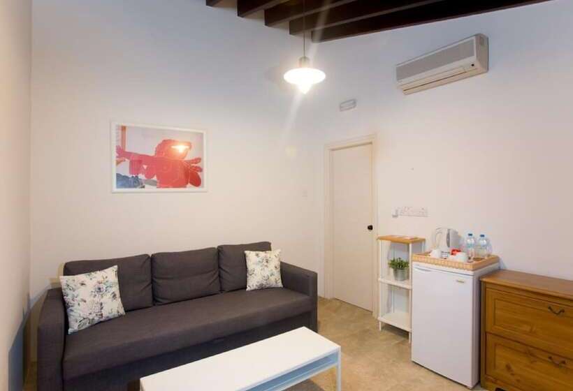 חדר סטנדרט לארבעה, Shongas Inn