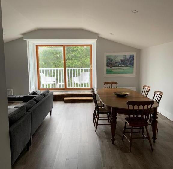 2 Bedrooms Apartment River View, South Landing Inn