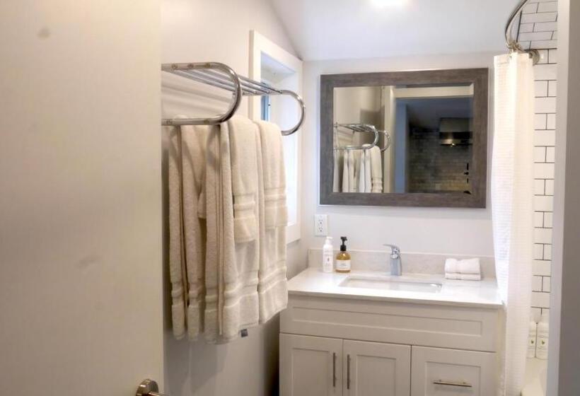 2 Bedrooms Apartment River View, South Landing Inn