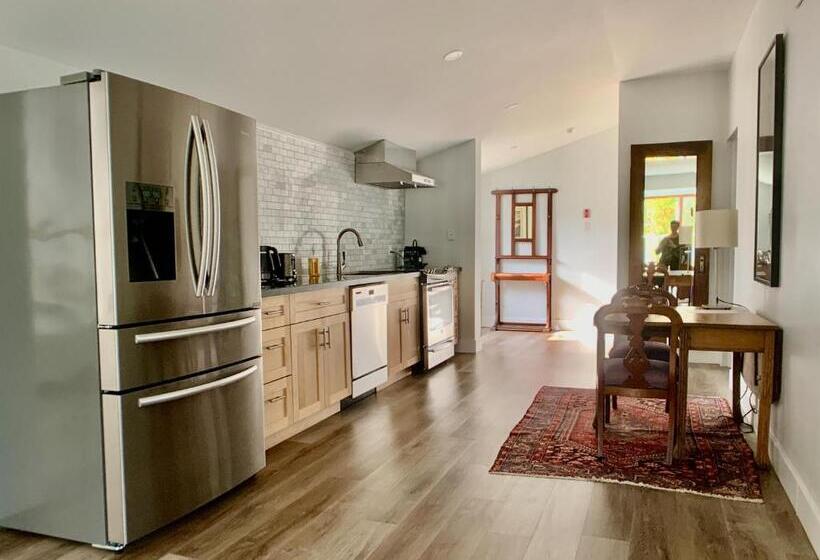 2 Bedrooms Apartment River View, South Landing Inn