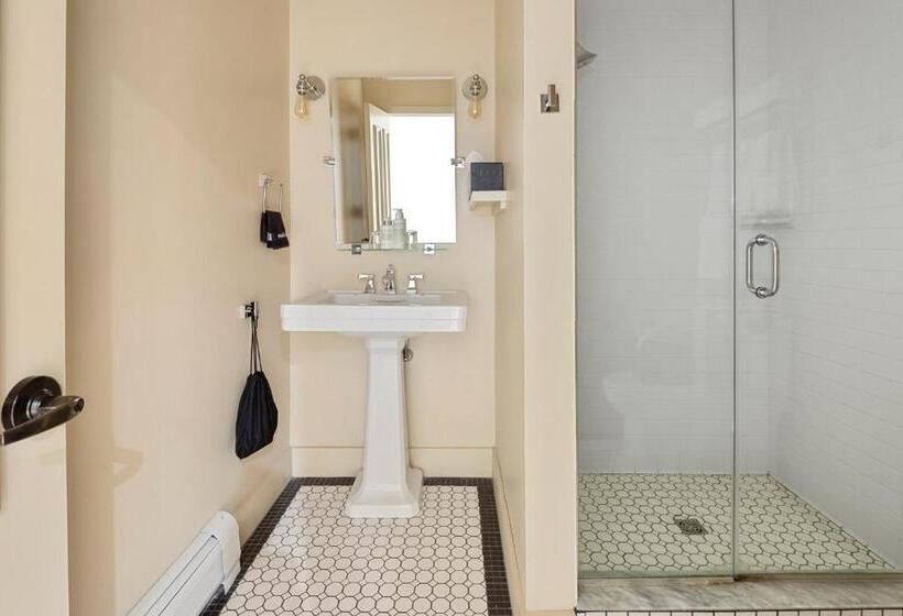 חדר סטנדרט, The Francis