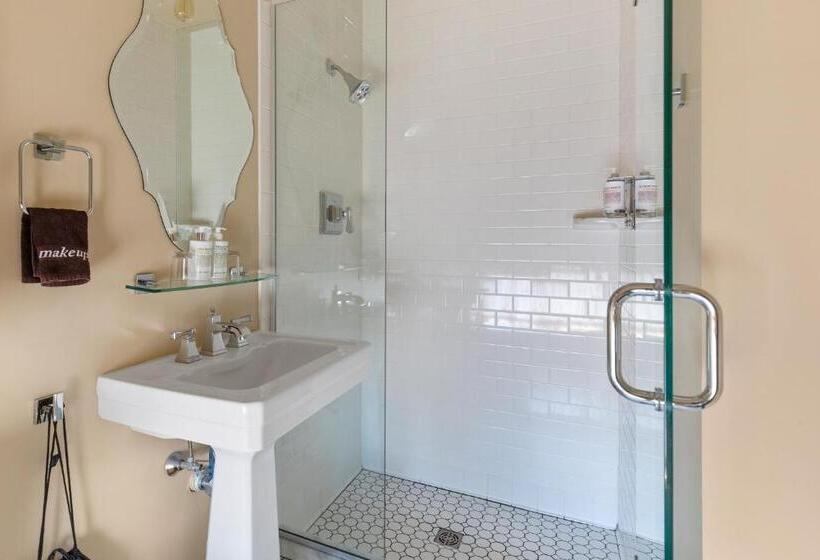 חדר סטנדרט, The Francis