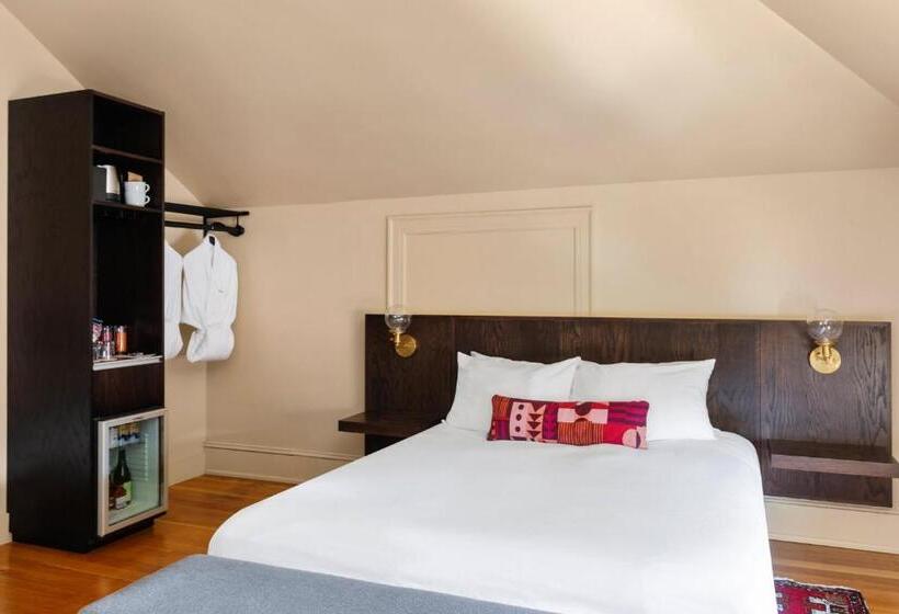 חדר סטנדרט, The Francis