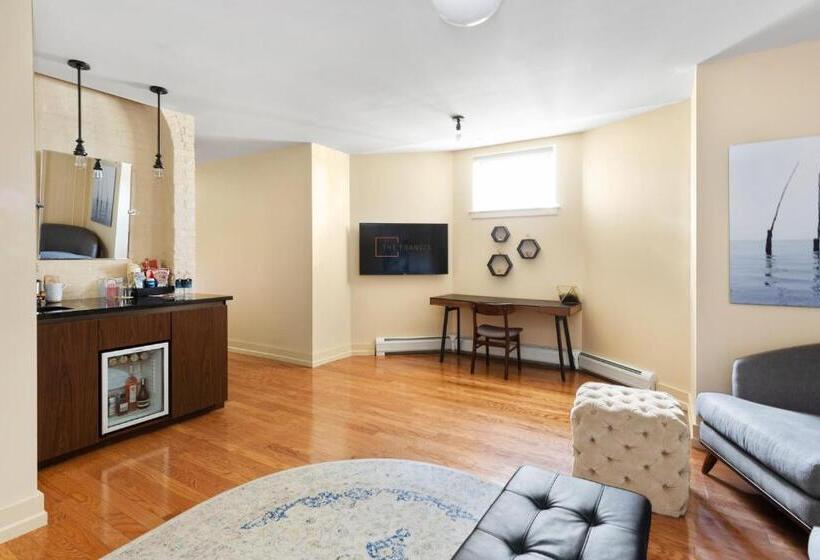 מיטת קינג בסוויטה, The Francis