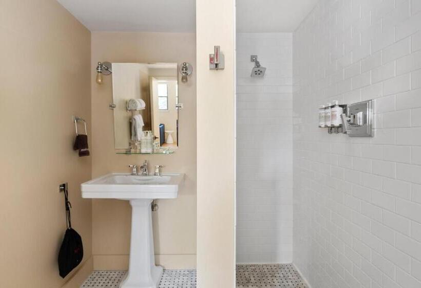 מיטת קינג בסוויטה, The Francis