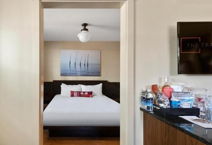 מיטת קינג בסוויטה, The Francis