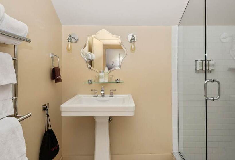 סוויטת ג'וניור, The Francis