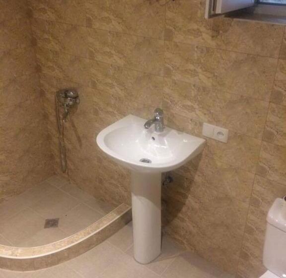 اتاق استاندارد چهار تخته, Guesthouse Raisa