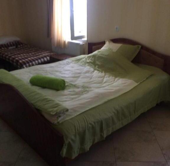 اتاق استاندارد چهار تخته, Guesthouse Raisa