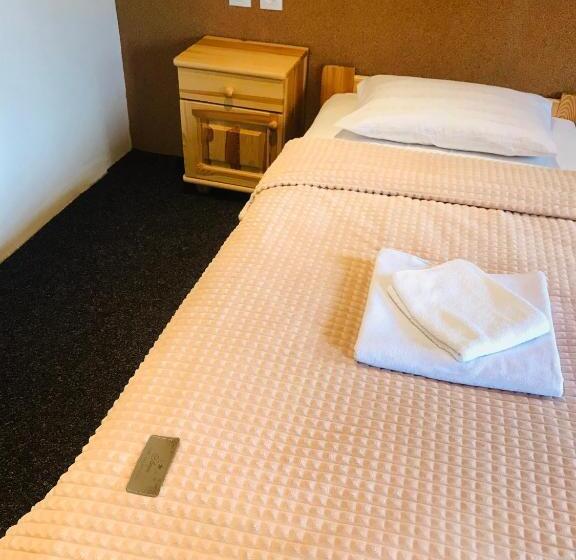 Номер Стандарт Вид на Озеро, Mala Narnia