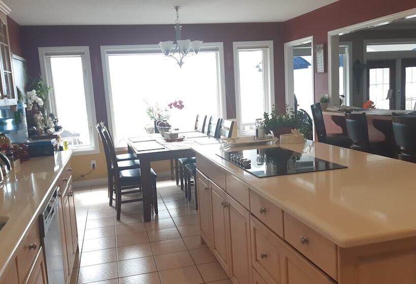 חדר ביזנס, Lake View House