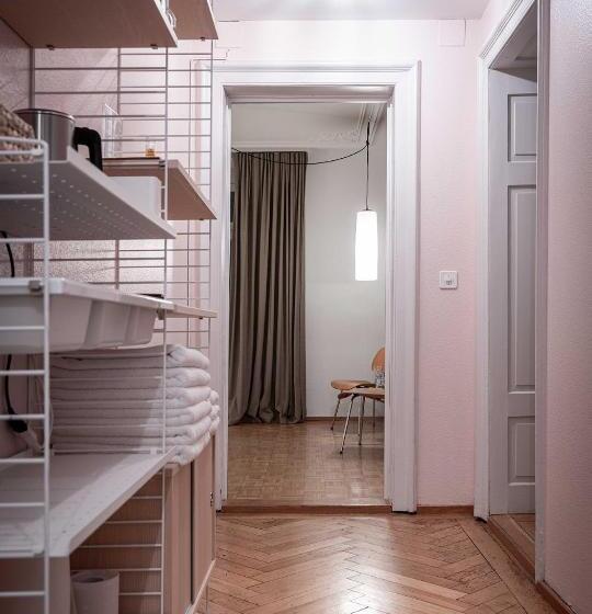 اتاق استاندارد با سرویس بهداشتی مشترک, Gasthaus Zum Guten Glück