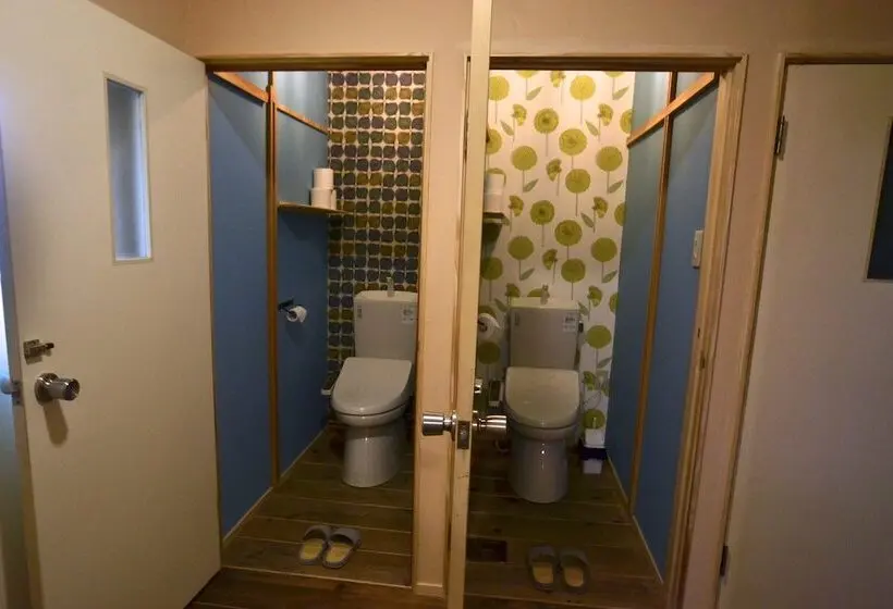 ルームシェアのワンベッド, Hostel&bar Camosiba
