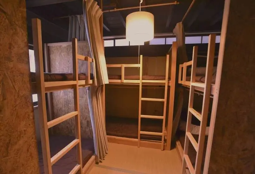 ルームシェアのワンベッド, Hostel&bar Camosiba