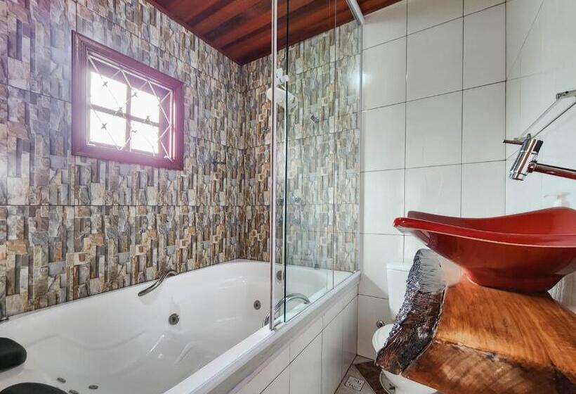 سوئیت با وان آب گرم, Pousada Araucária Village