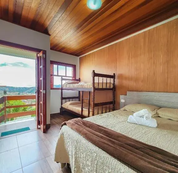 スーペリアトリプルルーム, Pousada Araucária Village