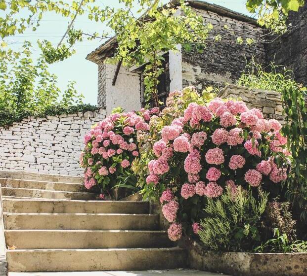 غرفة قياسية مع حمام خارجي, Stone Rooms 1850