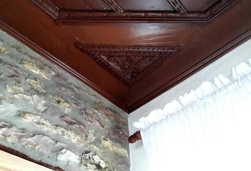 חדר סטנדרט לשלושה, Stone Rooms 1850