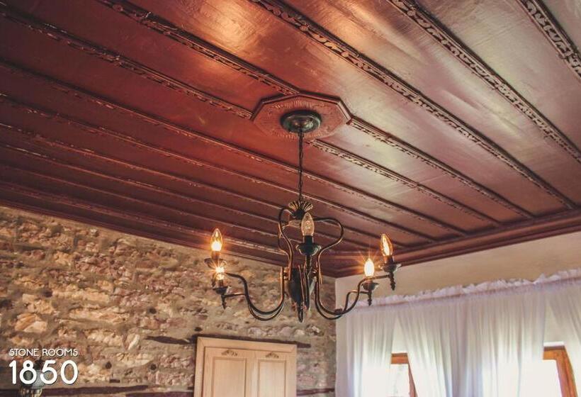 חדר סטנדרט לשלושה, Stone Rooms 1850