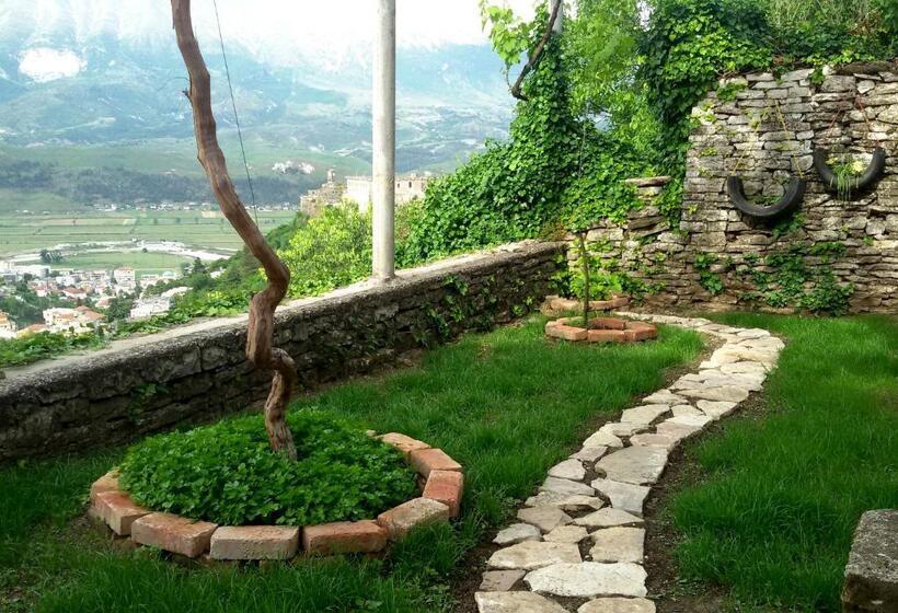 חדר סטנדרט, Stone Rooms 1850