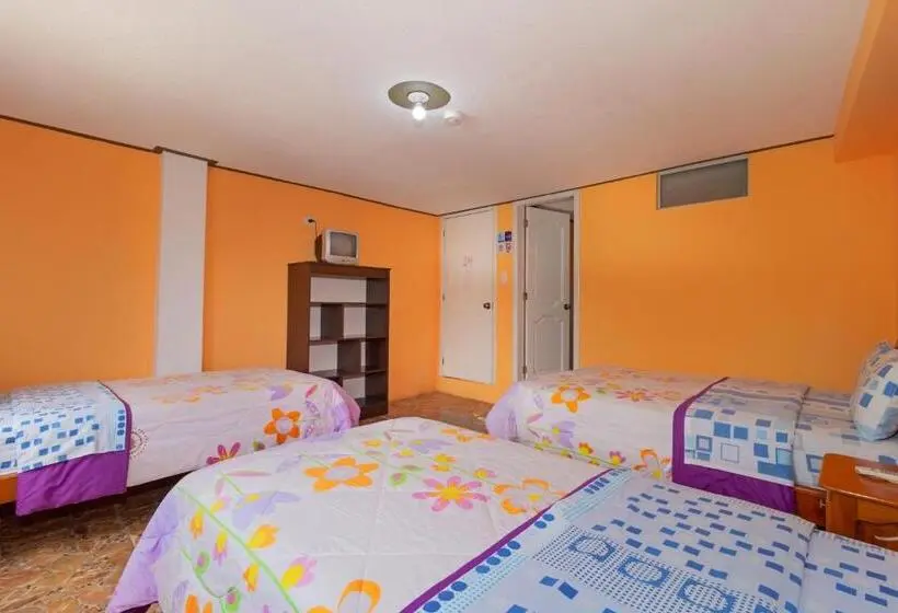 Standard Neljän Hengen Huone, Hostal Rossy