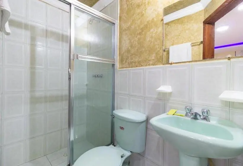 Standard Neljän Hengen Huone, Hostal Rossy