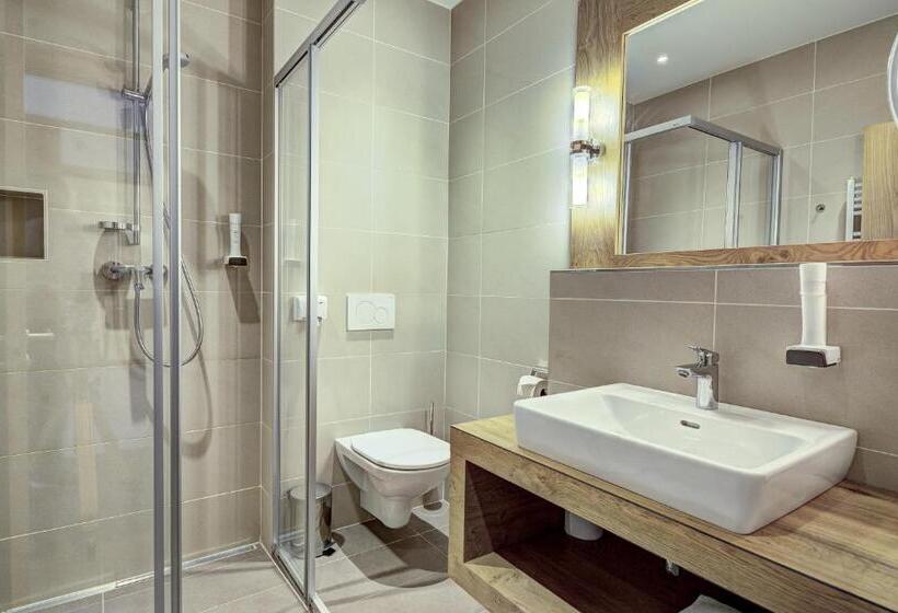 اتاق پرمیوم, Das Glemm