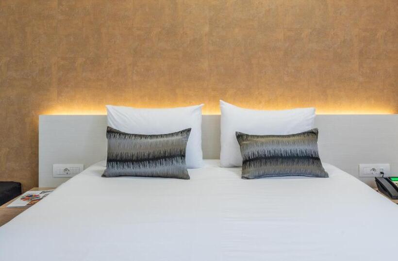 جناح جونيور, Poseidon Hotel Sea Resort