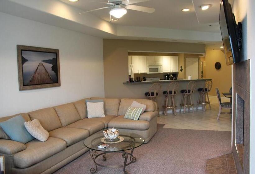 1 Bedroom Apartment Lake View, Lake Ozarks Get Away Topsider