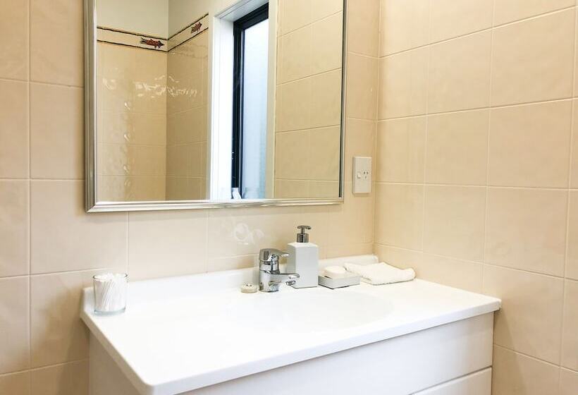اتاق استاندارد با سرویس بهداشتی مشترک, Amazing Queenstown Guesthouse