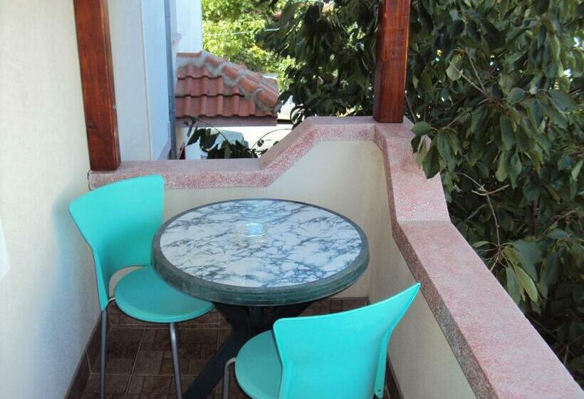 バルコニー付きスタンダードルーム, Amfora Guest House