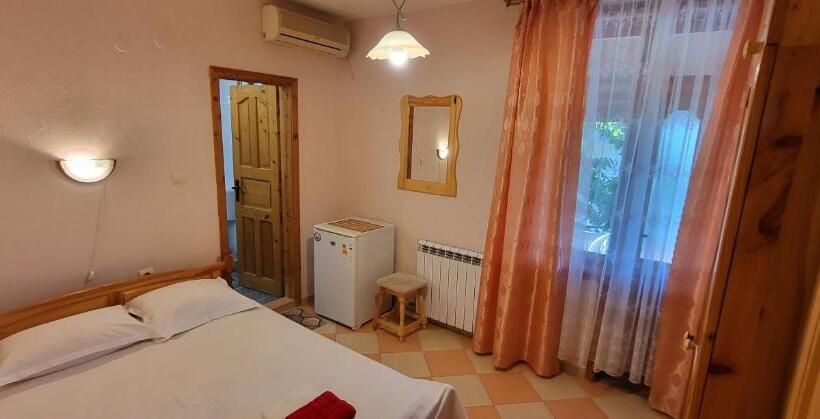Номер Стандарт с Балконом, Amfora Guest House