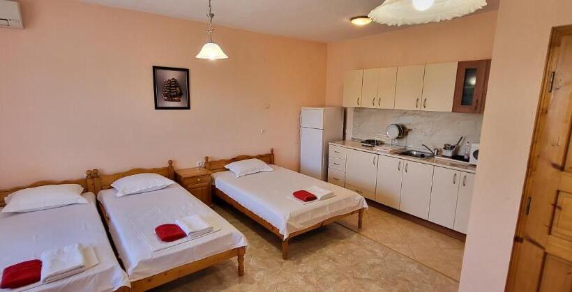 ファミリーステューディオ, Amfora Guest House