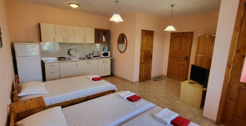 ファミリーステューディオ, Amfora Guest House