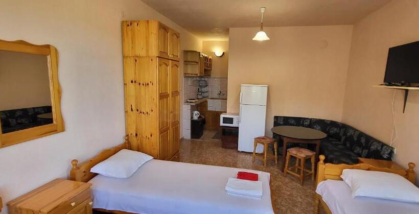 ファミリーステューディオ, Amfora Guest House