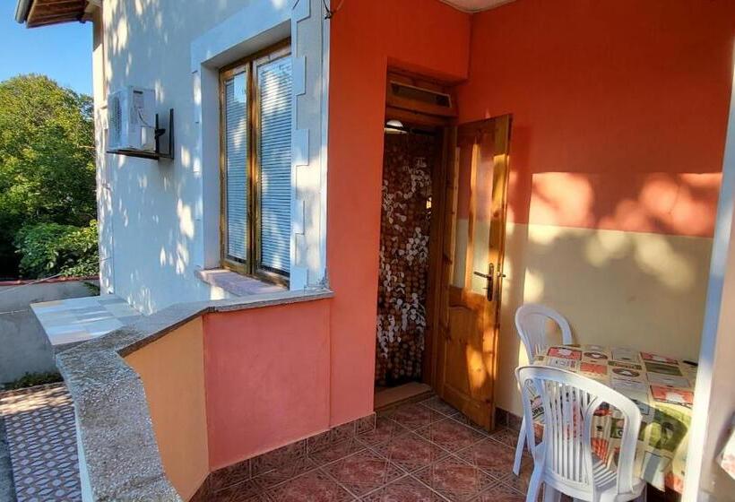 スタンダードトリプルルーム, Amfora Guest House