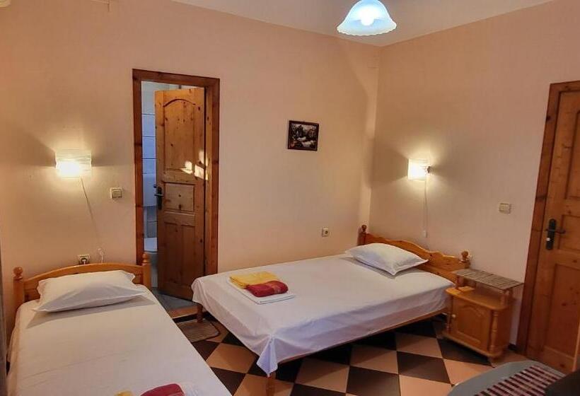 スタンダードトリプルルーム, Amfora Guest House