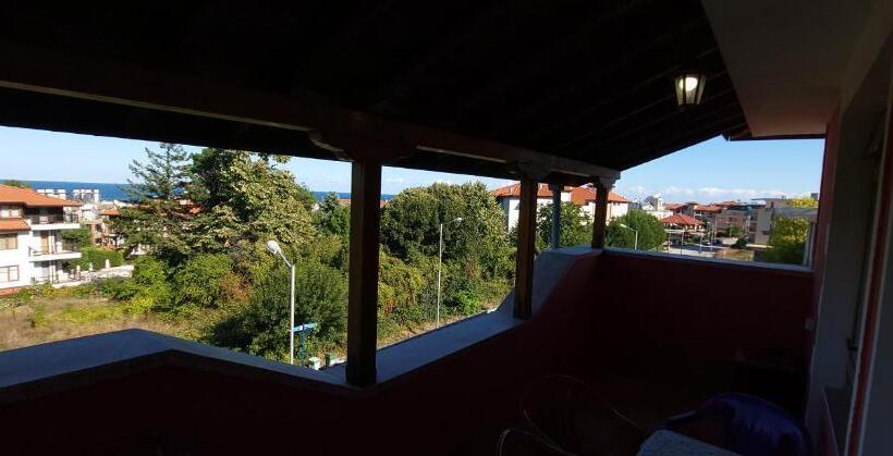 景色の見えるスタンダード4人部屋, Amfora Guest House